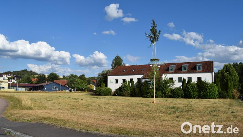 Auf dem unbebauten Grundstück im Gewerbering Süd soll ein neues Wohnheim für ältere behinderte Menschen gebaut werden. Die Gemeinde erteilte die Zustimmung. Bild: bnr