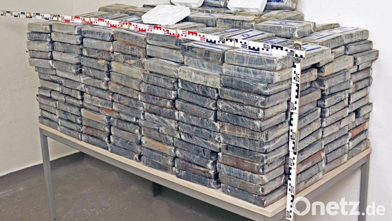 Nach der Sicherstellung von 740 Kilogramm Kokain in Bremen sind in Coburg fünf Tatverdächtige angeklagt worden. Bild: Polizei Oberfranken