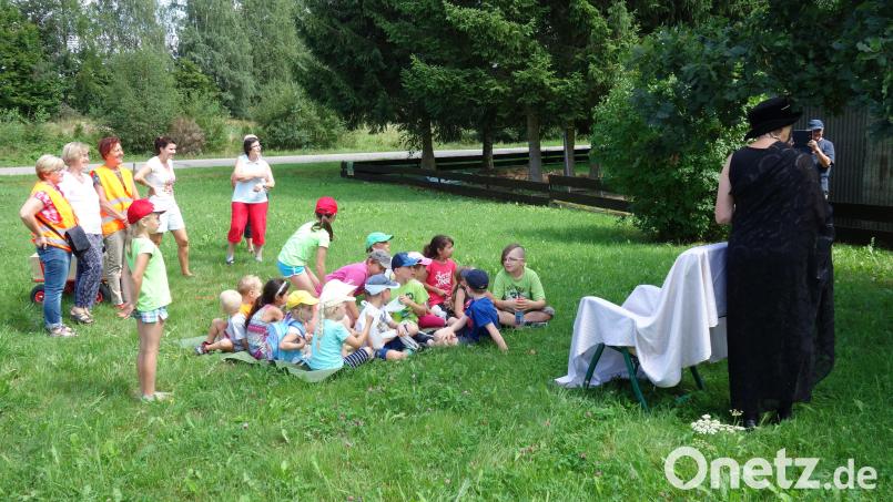 Für Märchenerzählungen ist wie in den Vorjahren auch im neuen Ferienprogramm wieder Platz, dieses Mal mit dem SPD-Ortsverband auf dem Areal des Dufthangs. Archivbild: fjo
