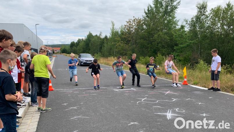 Viel Spaß hatten die Jungs der Realschule im Stiftland beim Verkehrserziehungstag des ADAC Nordbayern. Bild: Realschule im Stiftland/exb
