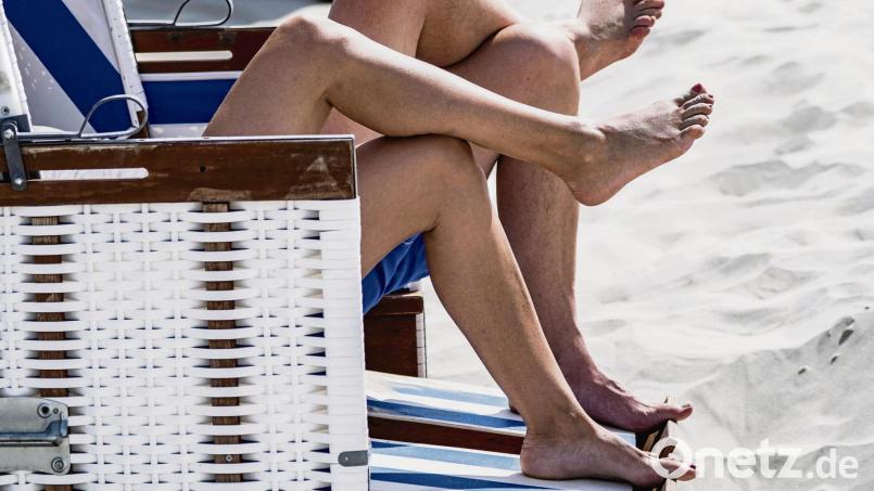 Auch Krebspatienten, die krankgeschrieben sind, können verreisen. Bei Auslandsurlauben braucht man aber die Zustimmung der Krankenkasse, um auch in den Ferien Krankengeld zu bekommen. Bild: Axel Heimken/dpa