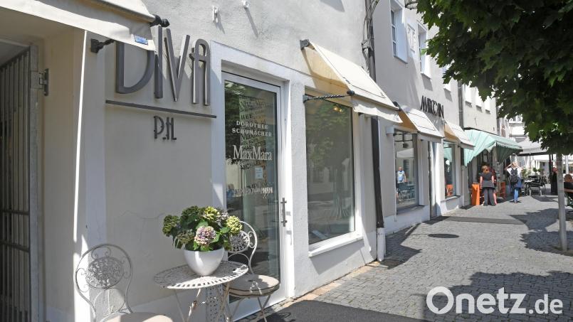 Die Modeboutique &quot;Diva&quot; am Oberen Markt 6 in Weiden und der benachbarte &quot;Marc Cain&quot;-Store ziehen Anfang 2023 in die Schulgasse um. Bild: Gabi Schönberger
