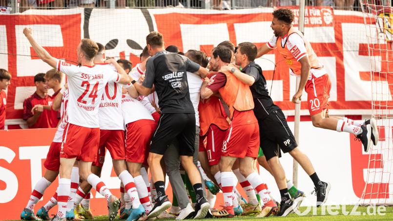 Der Jahn Regensburg schlägt den 1. FC Köln im Elfmeterschießen Bild: Matthias Balk