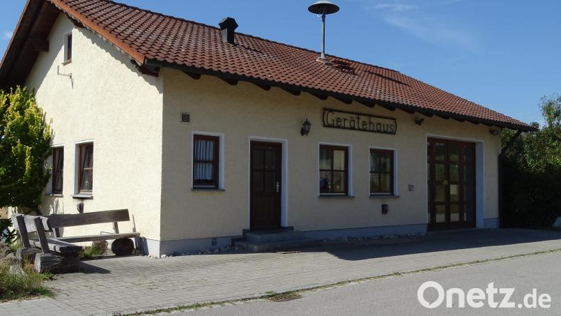 Die Feuerwehr ist ausgezogen. Nun sollen die Höglinger Ortsvereine ein Nutzungsrecht für das Haus an der Hansenbergstraße bekommen. Bild: Houschka