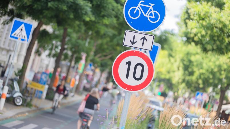 Ein Fahrradweg auf der Bergmannstraße im Berliner Stadtteil Kreuzberg. Bild: Christoph Soeder