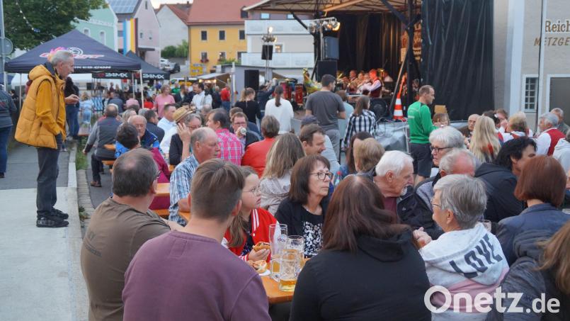 Endlich wieder ein Fest. Das Bürgerfest wurde sehr gut angenommen, von Jung bis Alt hatten alle ihre Freude Bild: wel