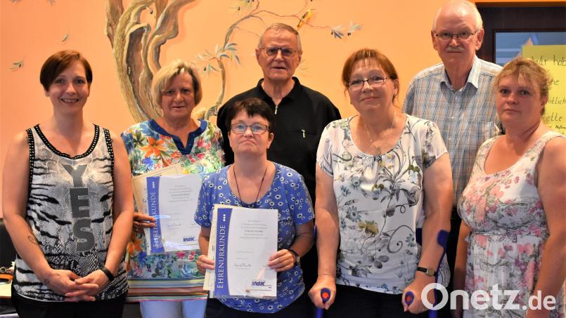 Charlotte Goller ist neue Vorsitzende des VdK. (Von links) Bettina Strohmeier, Hildegard Haupt, Claudia Tauber, Rudi Haupt, Charlotte Goller, Karl Schröder und Katharina Glas. Bild: rgr