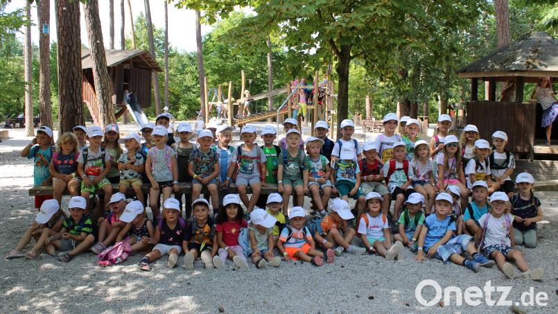 Die Buben und Mädchen des Städtischen Kindergartens Erbendorf besuchten den Wildpark Höllohe. Bild: Kindergarten Kunterbunt Erbendorf/exb