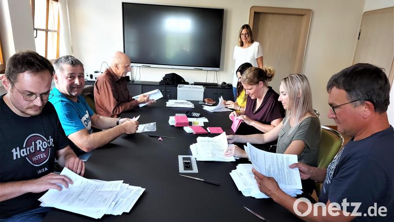 2035 Stimmzettel haben die Wahlhelfer beim Bürgerentscheid am Sonntag ausgewertet. Bild: lg