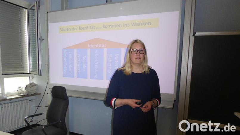 Referentin Yvonne Landefeld sprach über den Umgang mit Tod und Trauer in der Schule. Bild: bba
