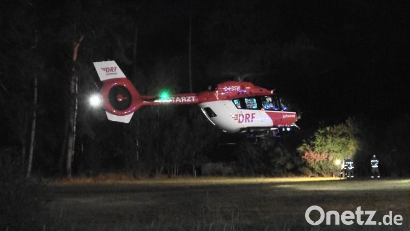 Der Rettungshubschrauber transportierte den schwer verletzten Mann in die Uniklinik Regensburg. Bild: Peter Nickl