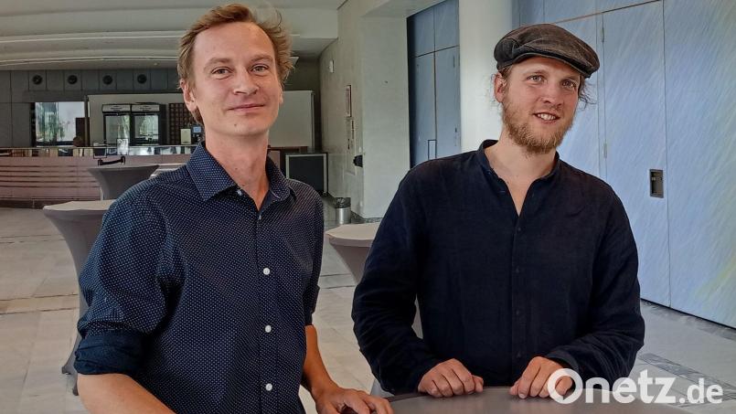 Die Klimaschutzmanager Julian Hollstegge (links) und David Kienle erstellen für die Stadt Weiden ein Klimaschutzkonzept. Bild: shl