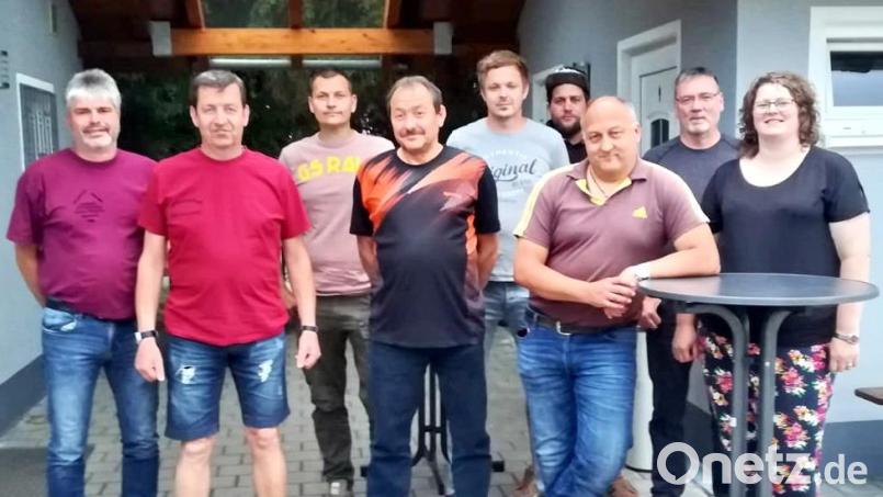 Bianca Schott, Jochen Gräbner, Dietmar König, Sebastian Moller, Marco Bauernfeind, Franz Josef Brandl, Martin Veigl, Wolfgang Ackermann und Reinhold Veigl führen den Stammtisch Ramlesreuth die nächsten drei Jahre. Bild: hai