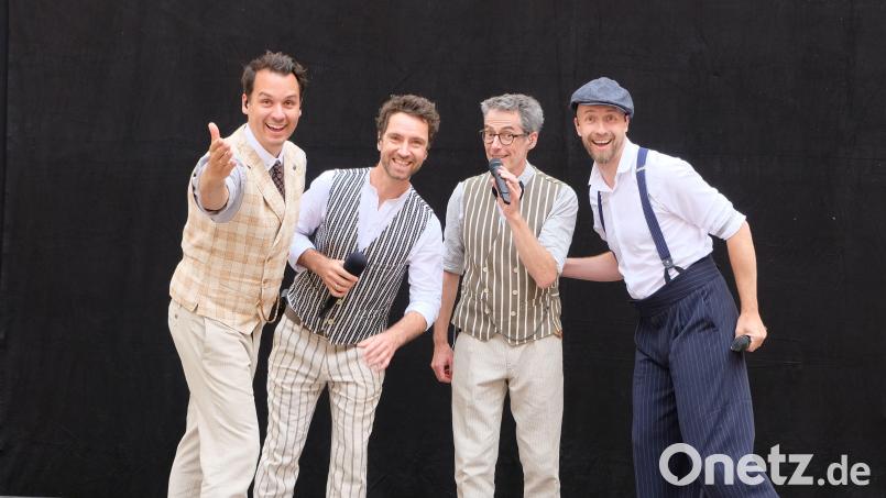 Alte Volksweisen, teils traditionell, teils modern gibt die A-Cappella-Gruppe &quot;Maybebop&quot; im Innenhof des Klosters Speinshart zum Besten. Bild: do