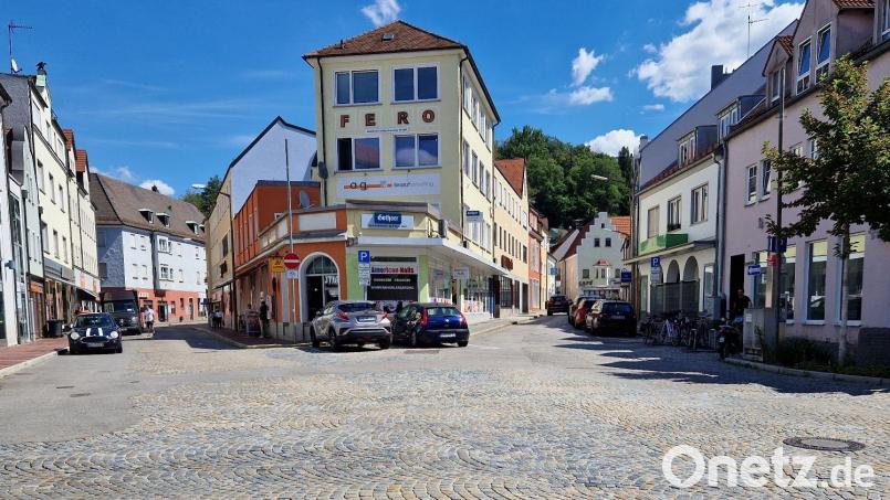 Der Schlesierplatz, die nördliche Bahnhofstraße (links) und die Schwaigerstraße (rechts) sind der Mittelteil im Ausbauprogramm des Straßenzugs vom Bahnhof zum Marktplatz. Bild: td