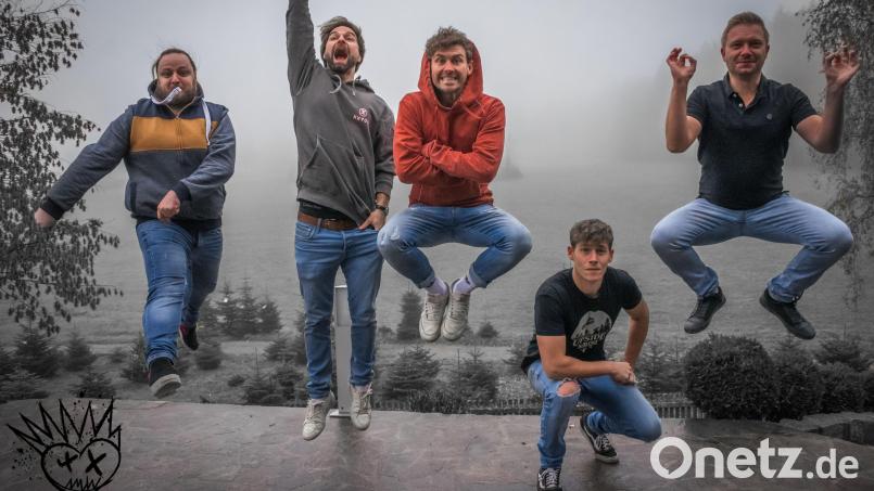 Seit etwa zweieinhalb Jahren gibt es die Band &quot;Maybe Next Week&quot; – ihr Album &quot;The Melting Pot&quot; erschien am 31. Dezember 2021. Bild: Nadine Kandlbinder