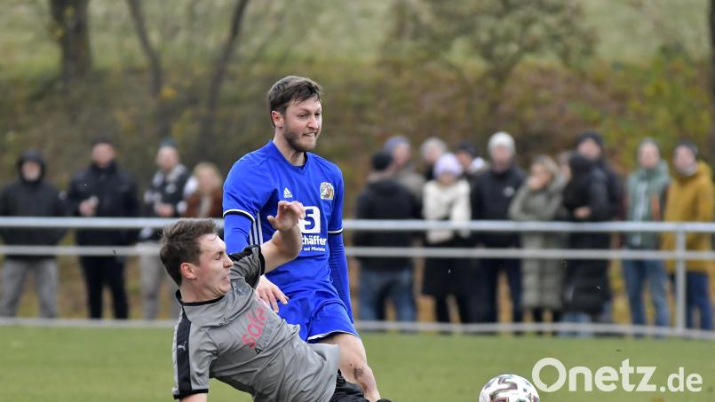 Alexander Egerer (hinten) war in der vergangenen Saison mit 17 Treffern der viertbeste Torschütze der Bezirksliga Nord. Archivbild: Hubert Ziegler