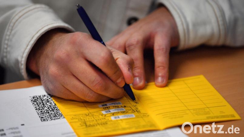 Vor dem Amtsgericht in Amberg saß nun ein 32 Jahre alter Familienvater. Er hatte in einer Apotheke einen gefälschten Impfpass vorgelegt. Archivbild: Martin Schutt/dpa