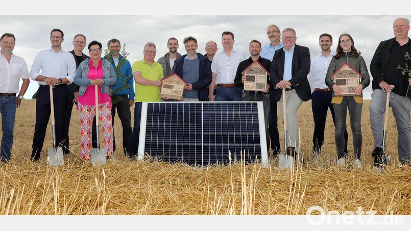 Der Anfang ist gemacht: Am Amberger Gewerbegebiet West entsteht eine Photovoltaik-Freiflächenanlage. Bild: Wolfgang Steinbacher