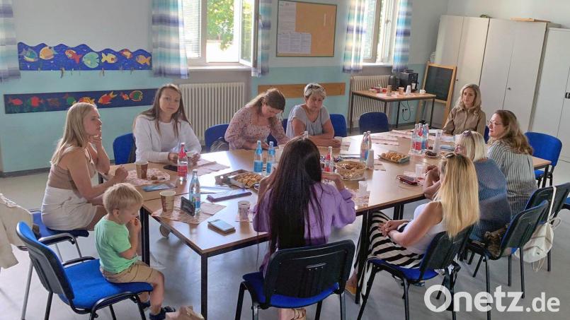 Elisabeth Triller (ganz rechts) kümmert sich um die Belange von Frauen, die aus der Ukraine geflüchtet sind. Bild: Nadine Murshel, Stadt Amberg/exb