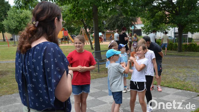 Mit einer Schnitzeljagd leitet die Junge Union den bunten Nachmittag im Generationenpark unter dem Motto "Spiel und Spaß rund um das Kartoffelfest" ein. Bild: dob