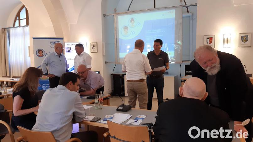 Vor dem Start der Azubi-Akademie wurden intensive Gespräche geführt. Bild: Peter Kehl/exb