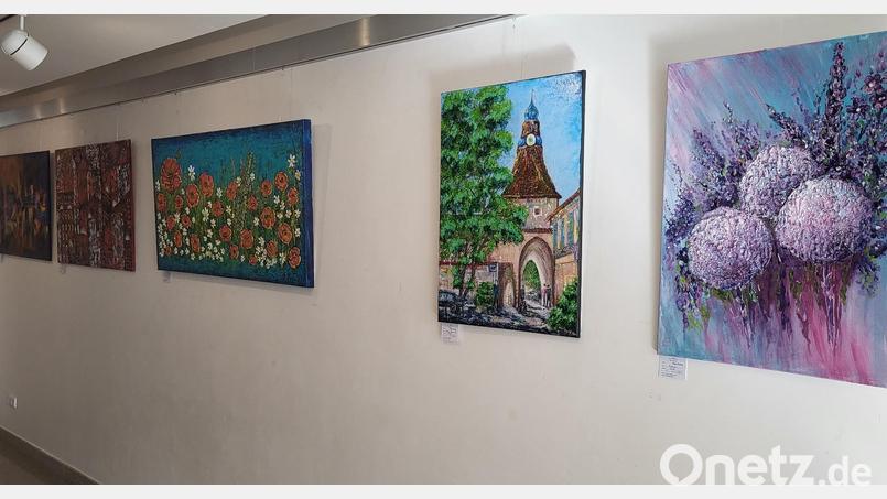 Zeitgenössische Kunst von Olga Kelwig ist zurzeit unter dem Titel &quot;Quell der Farben&quot; im Ausstellungsraum im Kurmittelhaus Sibyllenbad zu sehen. Bild: Kurmittelhaus Sibyllenbad/exb