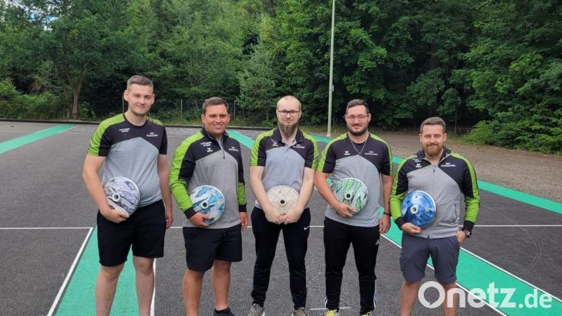 Tom Unger, Christoph Hagn, Fabian Kosub, Milot Korcaj und Johannes Ponnath (von links) freuen sich über den geschafften Aufstieg. Bild: SSV Wernberg-Köblitz/exb