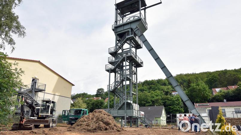 Der Startschuss zur Baumaßnahme „Umfeldgestaltung Förderturm“ am St.-Anna-Schacht in Sulzbach-Rosenberg ist gefallen. Bild: Stephan Huber