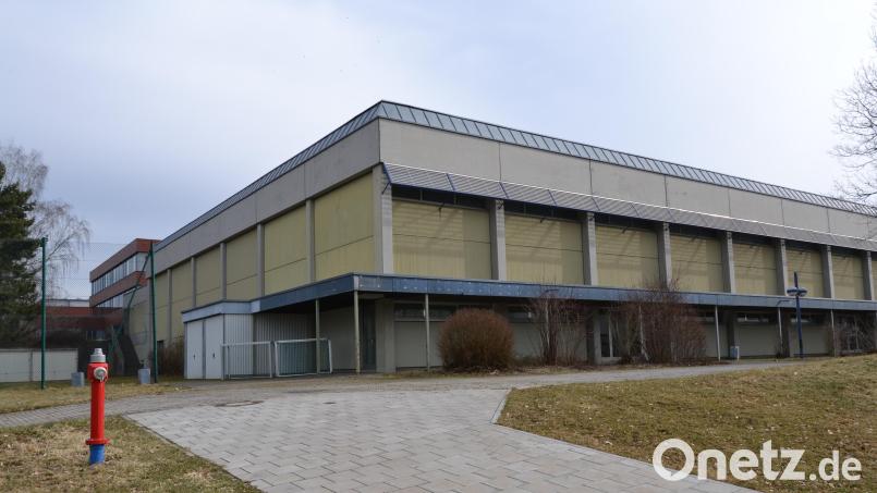 Die Dreifachsporthalle wurde 1976 dem neu gebauten Stiftland-Gymnasium angegliedert. Der Stadtrat Tirschenreuth stimmte nun dem Bauantrag zur Sanierung und Erweiterung zu. Archivbild: as
