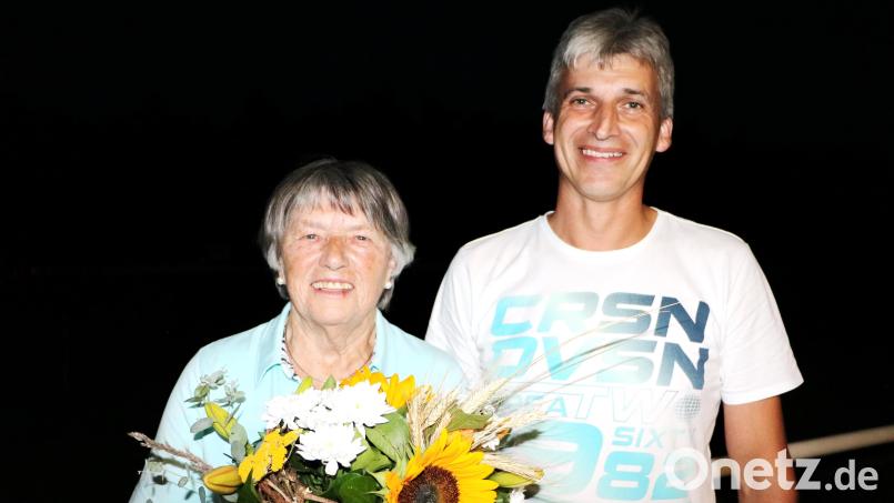 Reinhilde Mignon mit dem neuen 1. Vors. Manfred Pirner Bild: gru
