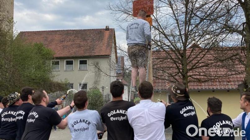 Auch beim Maibaumaufstellen in diesem Jahr in Pertolzhofen zeigten die Golaner wieder vollen Einsatz. Archivbild: frd