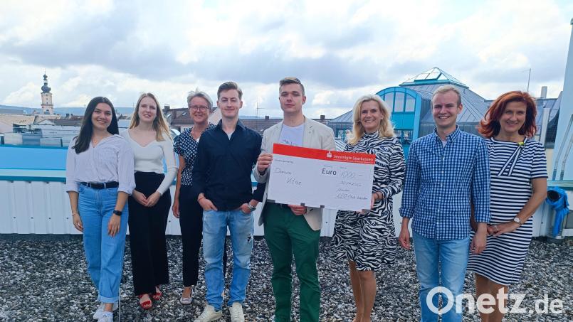 Von Links: Isabel Beer, Sophia Lang, Elisabeth Schieder, Constantin Schäfer, Maximilian Märtin, Andrea Lang, Titus Lang, Andrea Gollwitzer Bild: Rudolf Schieder/exb