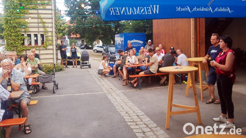 Sie haben alle bei der Sommerlounge mit angepackt, nun gab es zum Dank ein Helfertreffen. Bild: ld