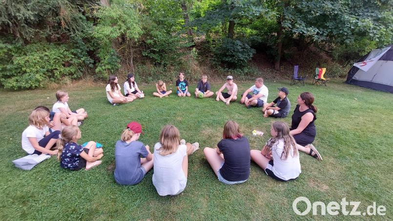 Gemeinsame Spiele im Kreis gehörten auch mit ins Programm Bild: fz
