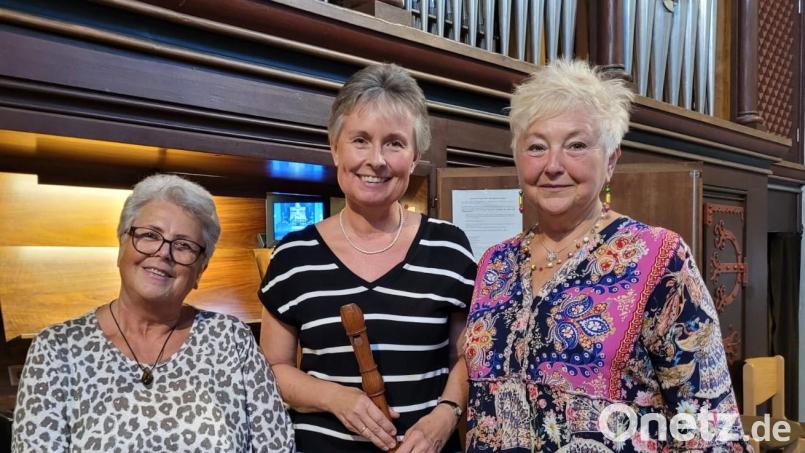 Beim Konzert Punkt 12 in der Josefskirche überzeugen (von links) Ingeborg Hofmann an der Eisenbarth-Orgel, Cornelia Kick (Sopran- und Altblockflöte) und Eva Danzl (Sopran). Bild: Christian Kick/exb