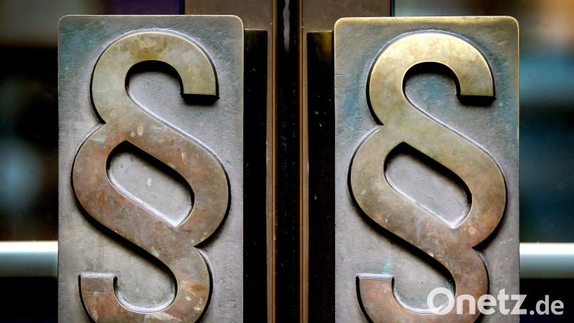 Jemandem den Vogel zeigen, "kostet" 600 Euro. Zumindest in einem aktuellen Fall, der jetzt vor Gericht kam. Symbolbild: Oliver Berg/dpa