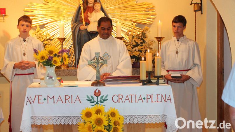 &quot;Maria ist bereit, ihrem Sohn auf dessen Weg zu folgen&quot;, beschreibt Pfarrer John Subash das Wirken der Gottesmutter. Bild: pi