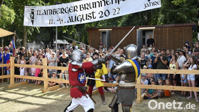 Drei Tage lang feierte Cantus Ferrum, der Verein für erlebte Geschichte, sein Brunnenfest in Amberg. Bild: Petra Hartl