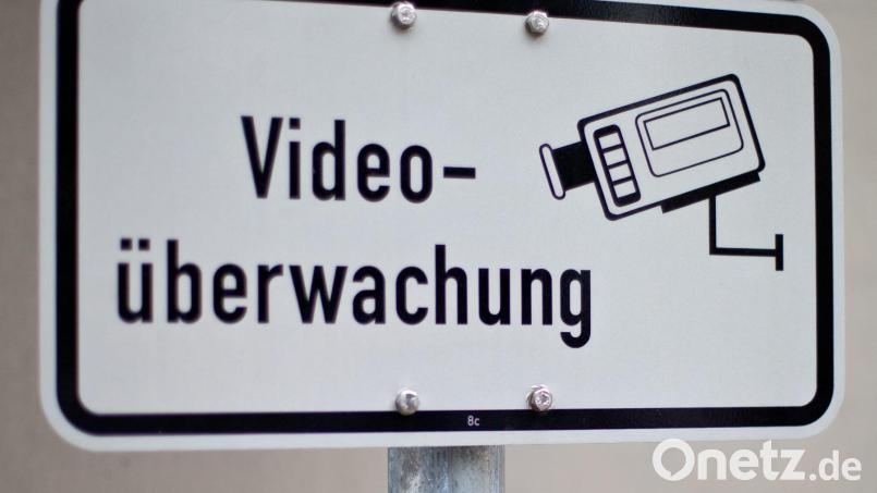 Eine Überwachungskamera an einer Tankstelle hat einen Tankbetrüger in Amberg überführt. Symbolbild: Daniel Karmann/dpa