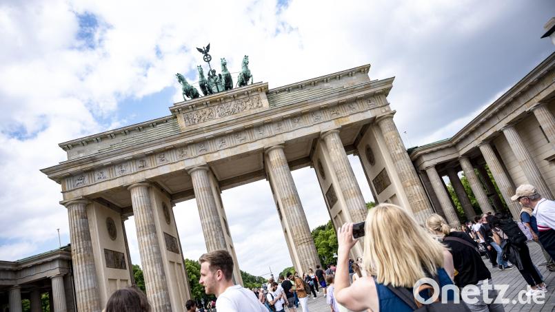 Es ist das Wahrzeichen Berlins: das Brandenburger Tor. Und nur ein kleiner Teil dessen, was die Mitglieder des Bunds der Berliner in Weiden so an der Hauptstadt schätzen. Symbolbild: Fabian Sommer/dpa