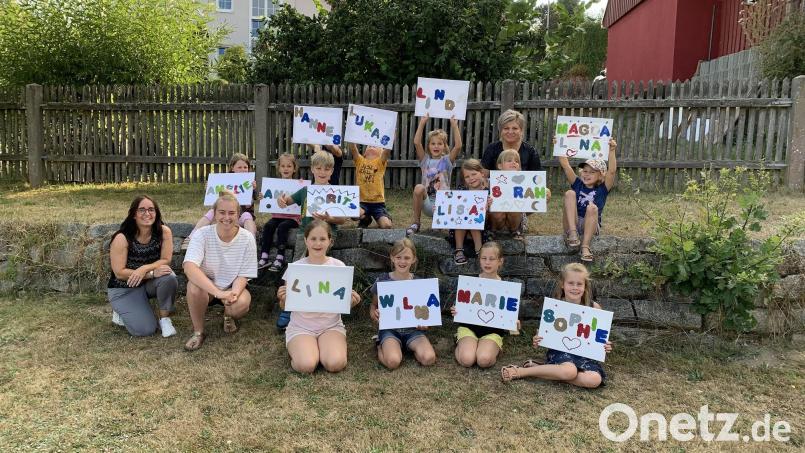 Beim Ferienprogramm der Ebnather Kolpingfamilie durften die Kinder Bilder mit ihren Namen gestalten. Bild: soj