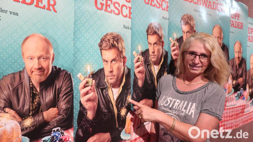 Evelyn Nadler, die Geschäftsführerin des &quot;Neue Welt Kinocenters&quot; in Weiden, wirkte beim neuesten &quot;Eberhofer&quot;-Film als Komparsin mit, ebenso ihr Mann Alexander und ihre Tochter Lisa Lahm. Bild: Kunz