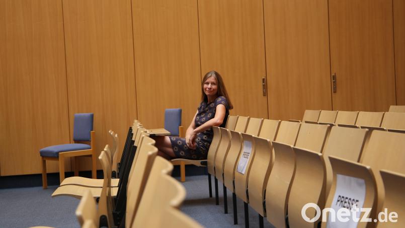 Christine Ascherl auf ihrem &quot;Stammplatz&quot; im Sitzungssaal 140 am Weidener Landgericht. Bild: Sebastian Böhm