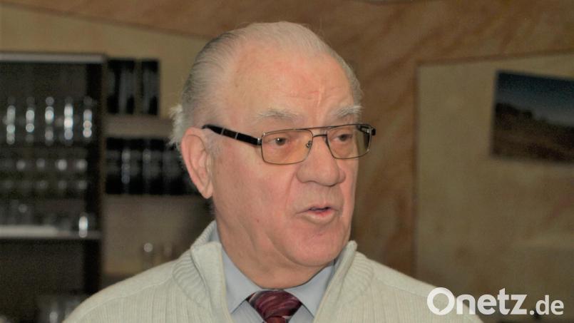 Hans Krapf in seinem Element als Pionier der Bienenzucht Archivbild: do