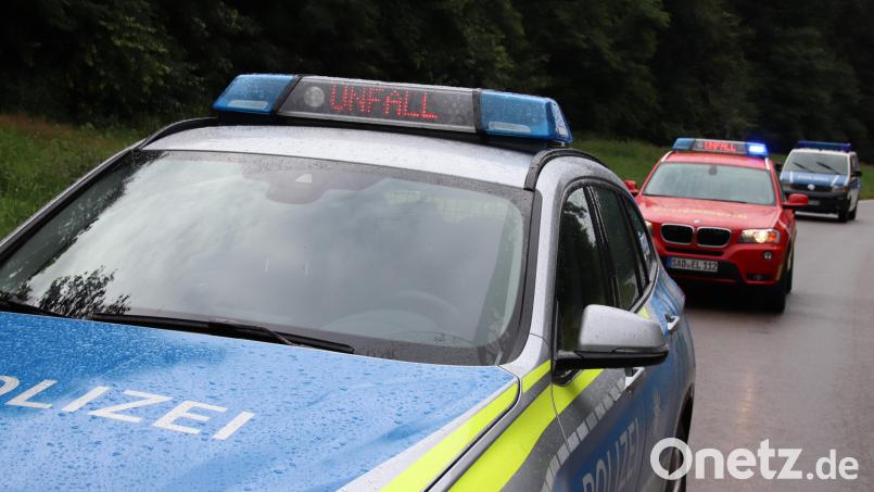 Polizei und Rettungskräfte waren Ende Juli bei einem Unfall auf der B 85 gefordert, der jetzt noch ein Todesopfer gefordert hat. Symbolbild: td