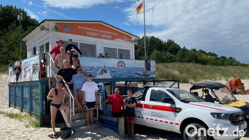 Die Teilnehmer der Informationstour aus Friedenfels am Ostsee-Strand. Bild: roh