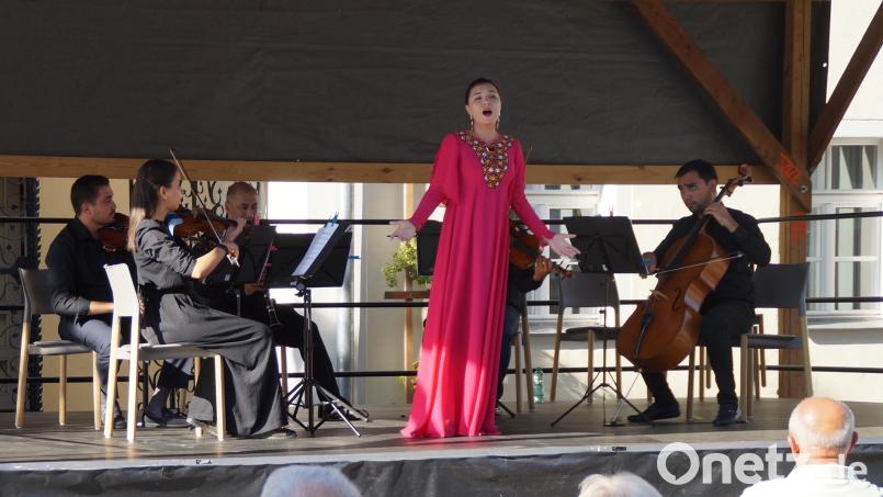 Das Publikum genoss das Konzert des Orchesters aus Turkmenistan mit Sängerin Okdirova Leyli im Rahmen des Festivals junger Künstler Bayreuth. Bild: wel