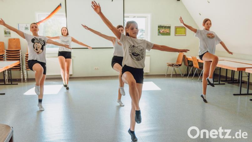 Einige Tänzerinnen der Jugendgarde des Waldecker Carnevalvereins bei ihrem Training. Die kommende Faschingssession beginnt zwar erst im November, aber das Training startet schon mehrere Monate vorher. Bild: sfo
