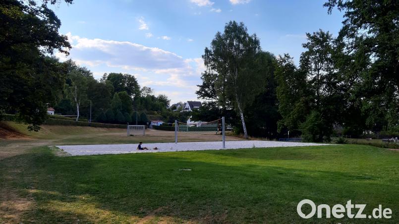 Die SPD veranstaltet ein Turnier auf dem neuen Beachvolleyballfeld im früheren Stadtbad. Bild: Bettina Moser/exb